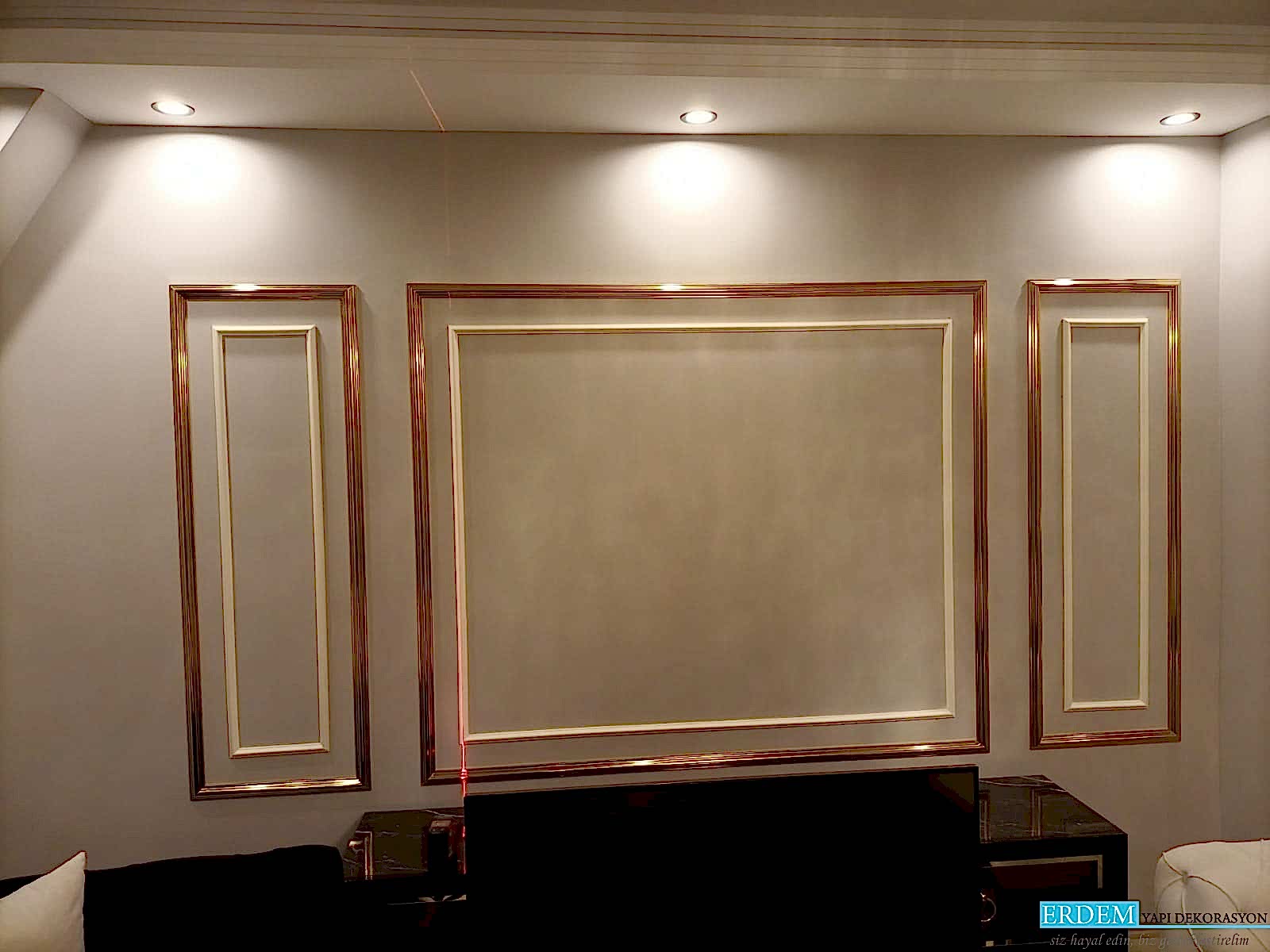 Beyaz ve Gold kombin duvar ��tas�