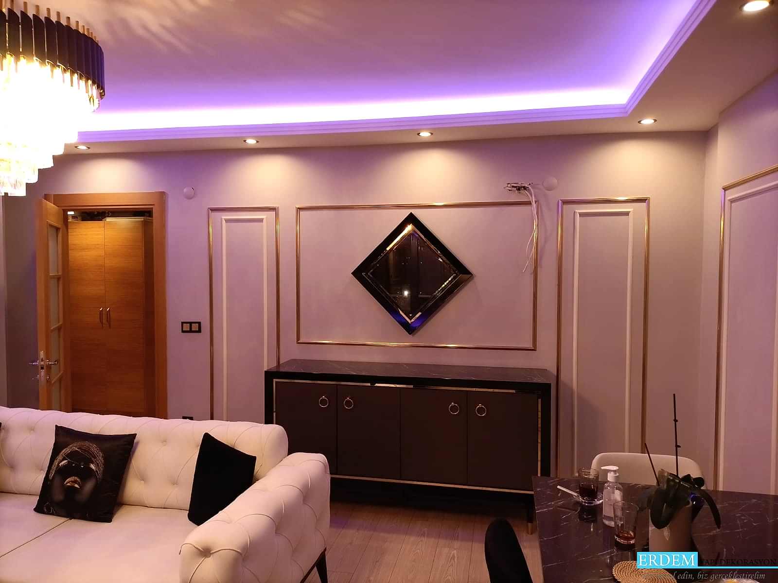 Beyaz ve Gold kombin duvar ��tas�