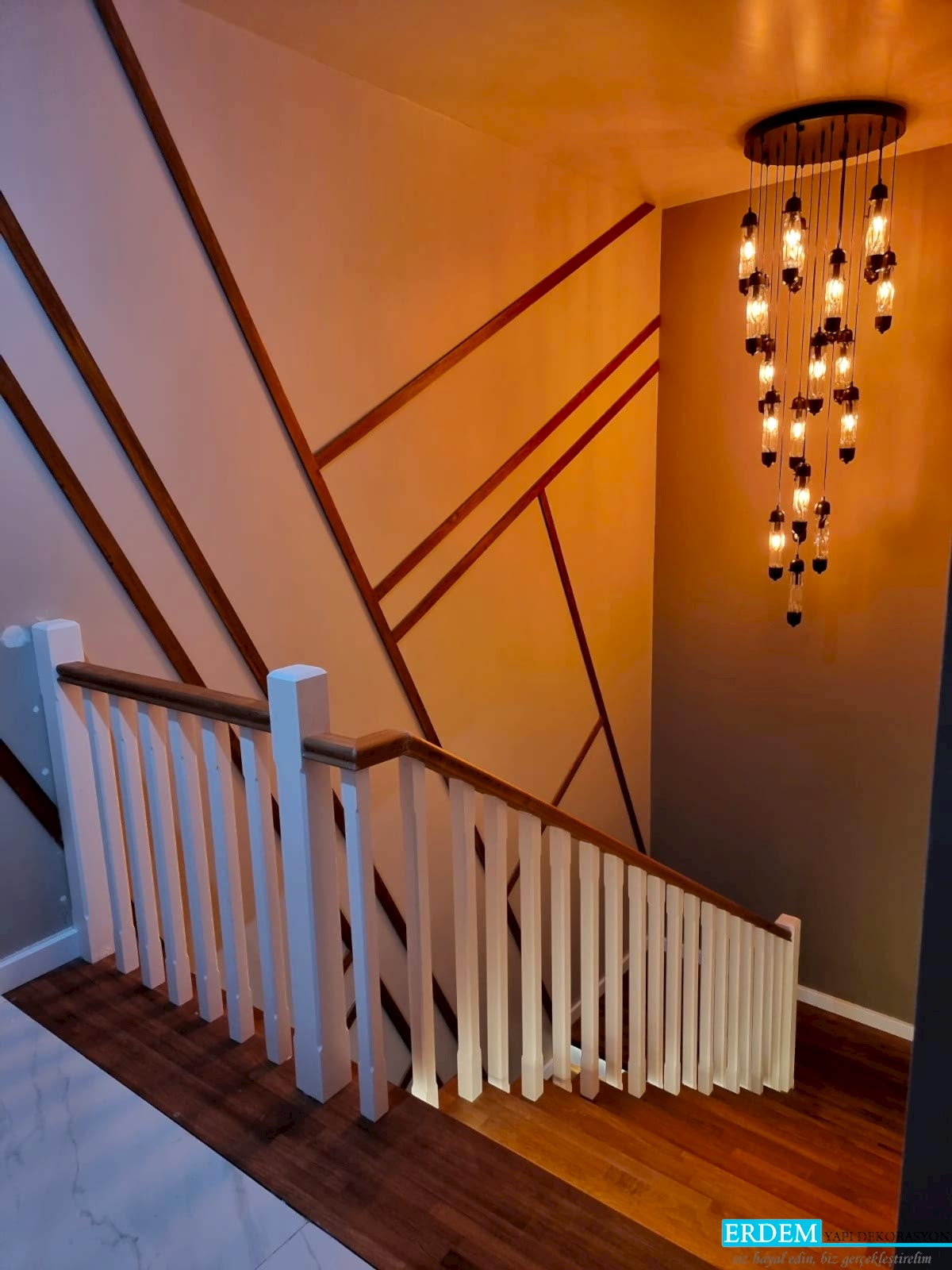 Merdivende Vernikli Ah�ap ��ta Uygulama