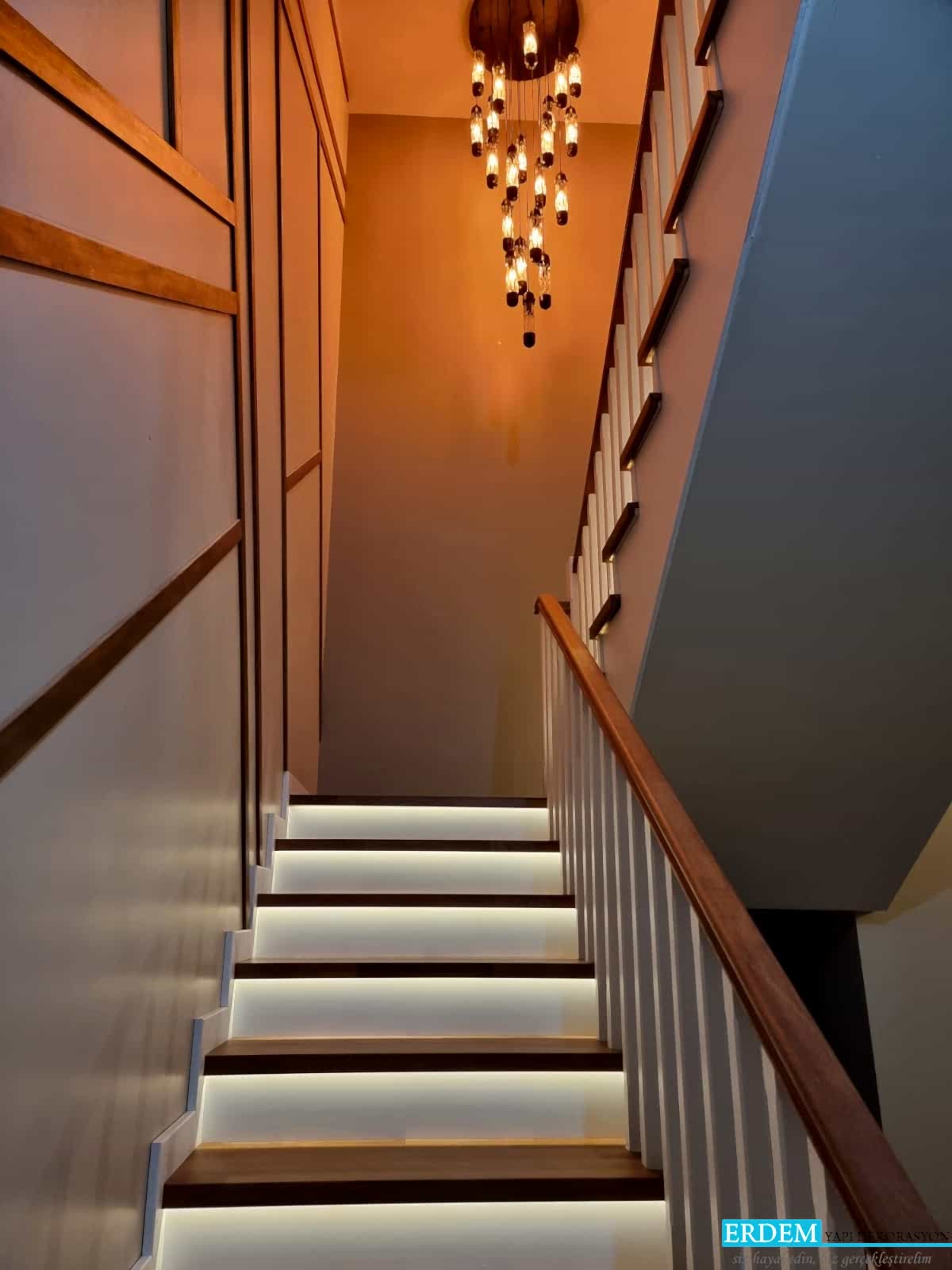 Merdivende Vernikli Ah�ap ��ta Uygulama