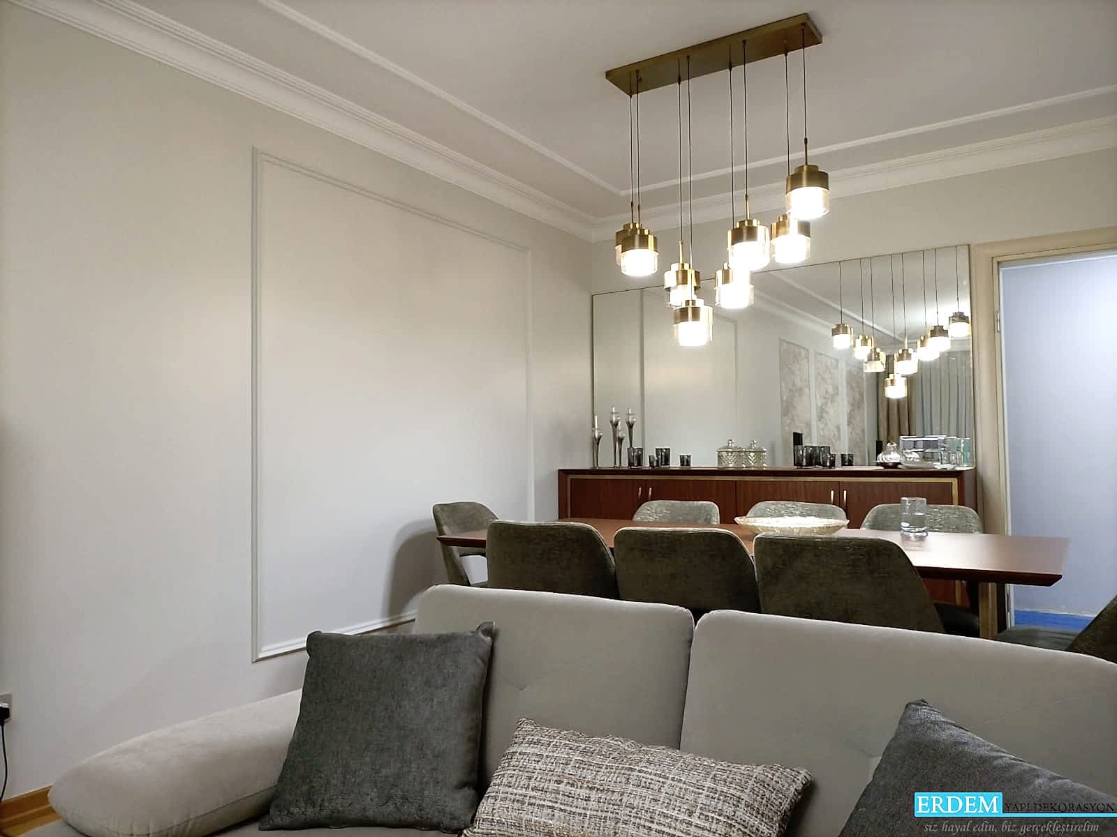 Duvar ka��d� etraf�na ��ta